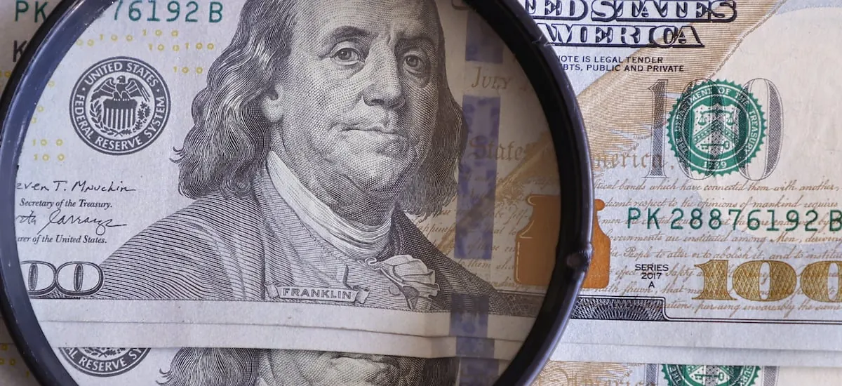 Dólar anota nuevo máximo en más de un año y podría seguir escalando