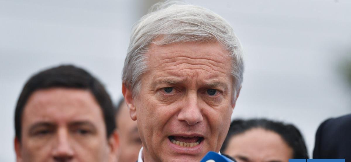 Kast endurece discurso en Bruselas y arremete contra el "feminismo ideológico" y ambientalismo