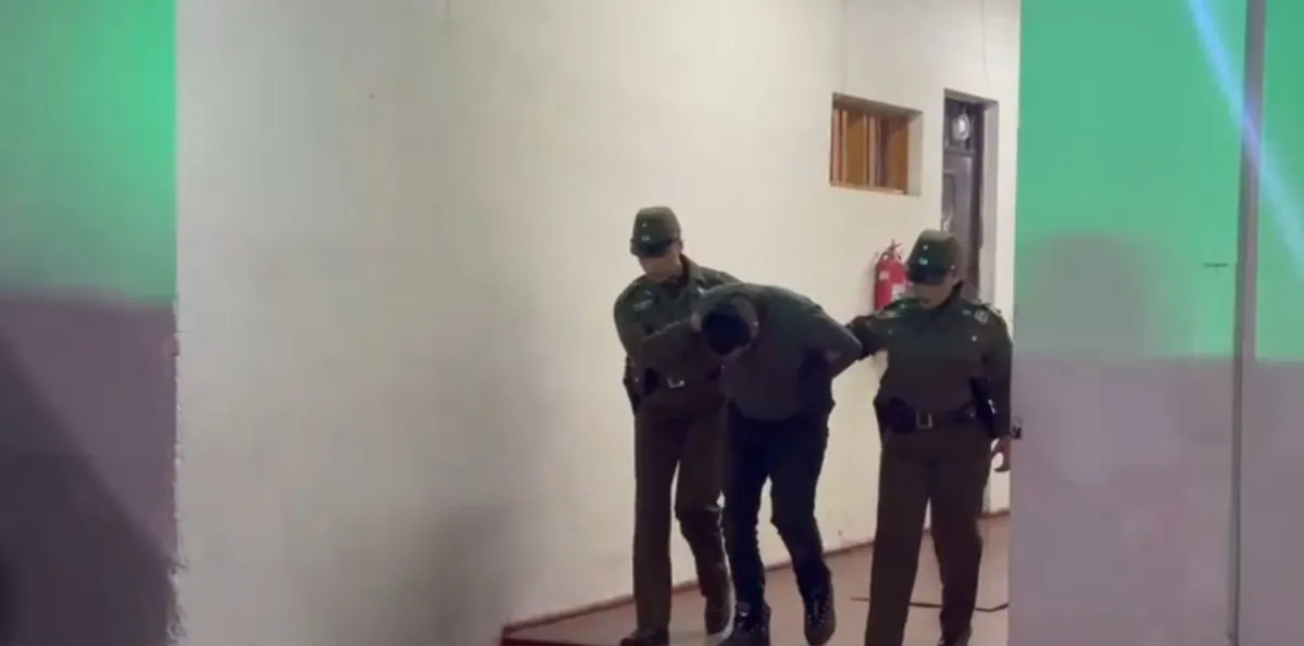 Fiscalización termina a tiros: Delincuentes apuntaron a carabineros e intentaron atropellar a uno en Peñalolén
