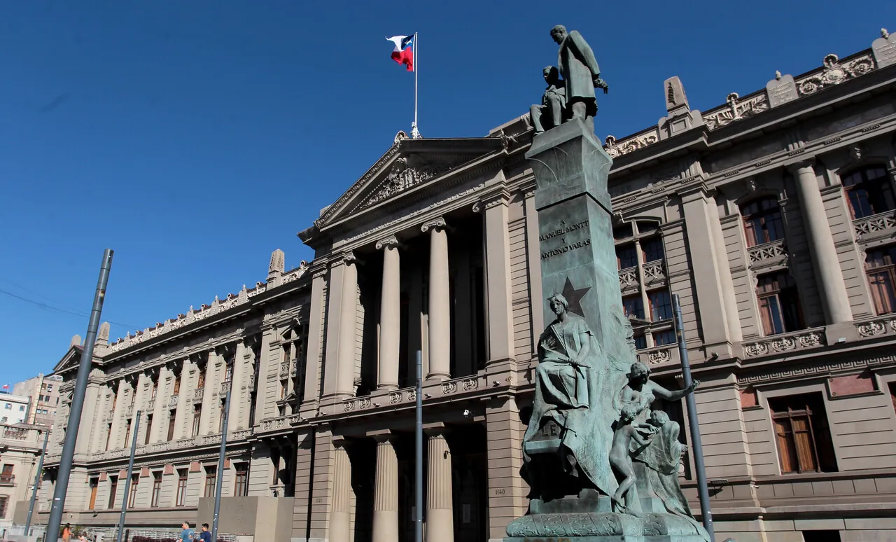 ¿Deudas del dueño anterior? Fallo de la Corte Suprema protegió a una propietaria frente al Banco Santander