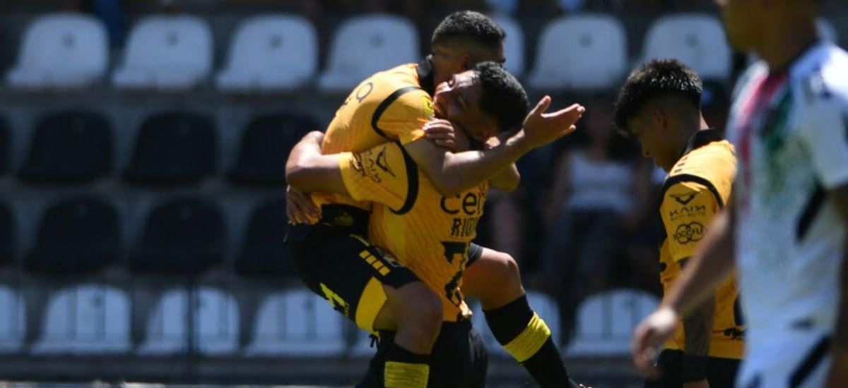 El pirata hace pie: el campeón Coquimbo recupera sensaciones y vence a Palestino con uno menos