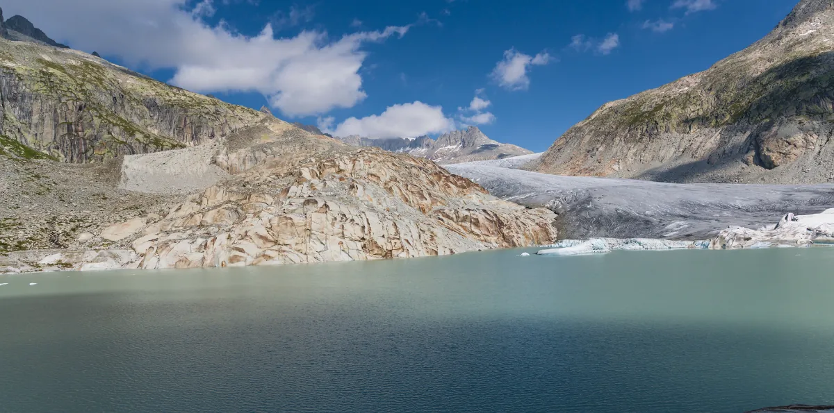 Deshielo de glaciar en los Alpes suizos reveló restos de un avión estrellado en 1963