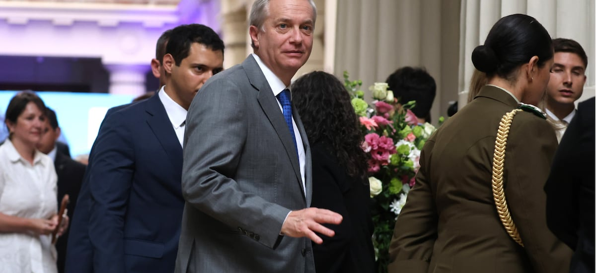 Frente Amplio arremete contra Kast y acusa “estrategia de mentiras” por crisis del cable chino