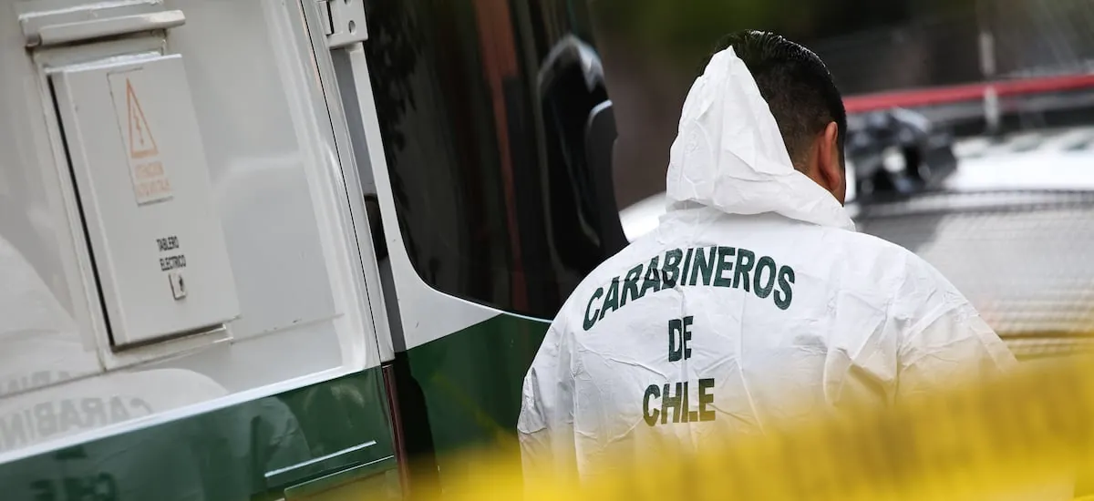 A balazos intentan asaltar a vendedor de láminas del Mundial en Estación Central: lo habían contactado por redes sociales