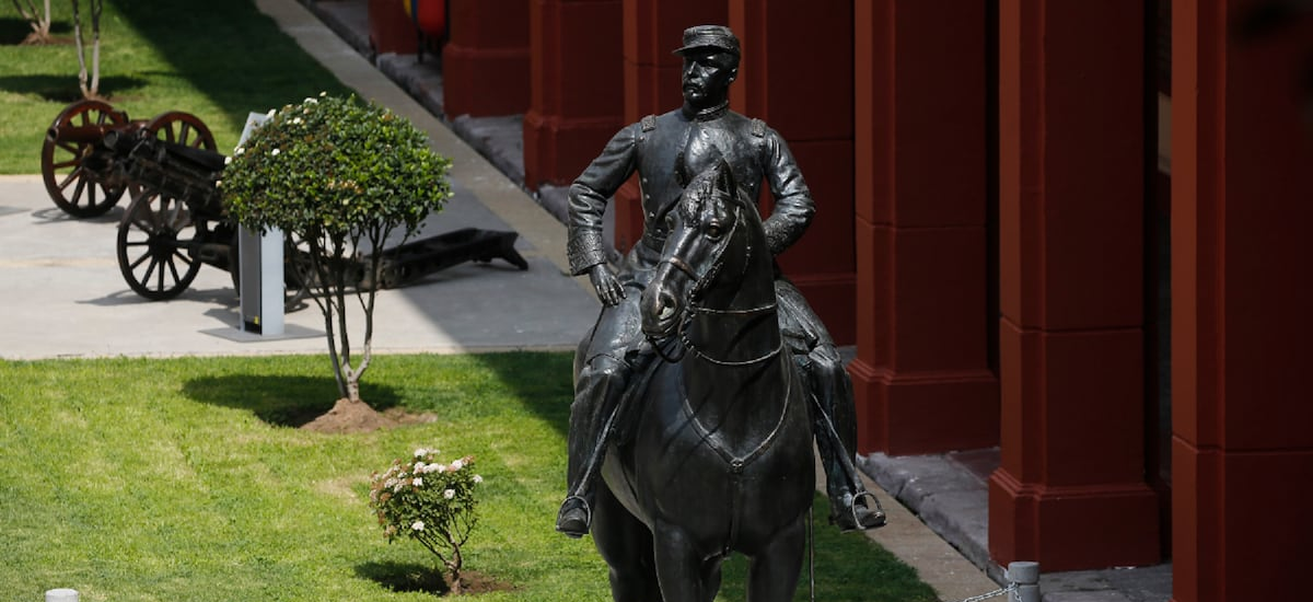 Desbordes y retorno del monumento de Baquedano: “El gobierno no quiere que se instale” antes del cambio de mando - La Tercera