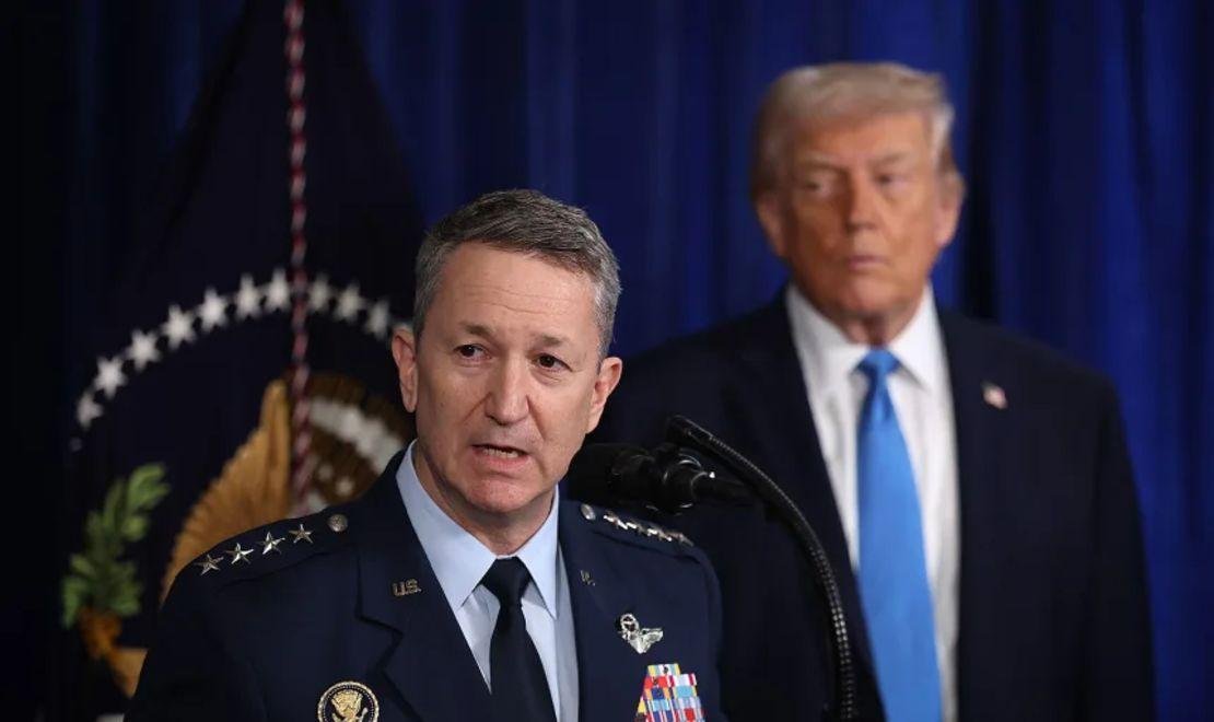 Cómo el jefe del Estado Mayor de EE.UU. equilibra a Trump mientras se prepara para una posible guerra con Irán