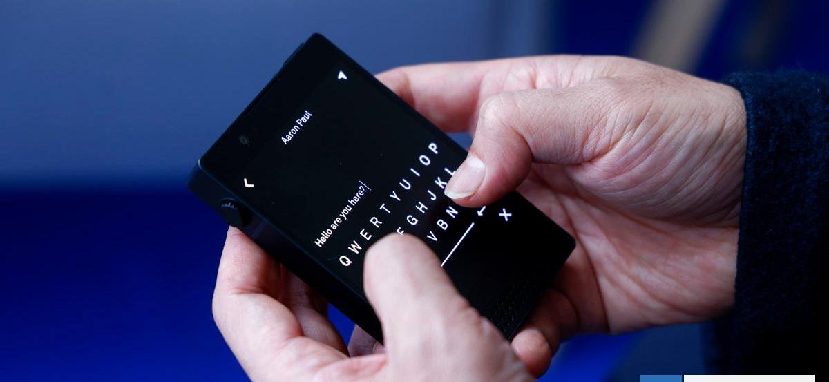 "Teléfonos tontos" causan sensación en MWC: millennials y padres optan por esta tecnología minimalista