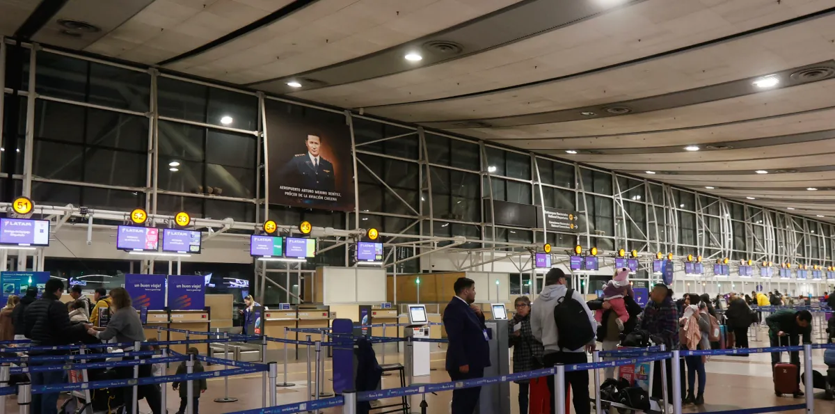 Extranjero fue detenido en Aeropuerto de Santiago por intentar sobornar a carabineros con 60 mil pesos