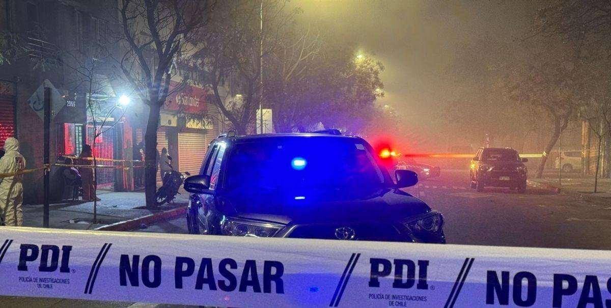 Ciudadano colombiano murió baleado en minimarket de centro Santiago: pistolero "le disparó directamente a él"