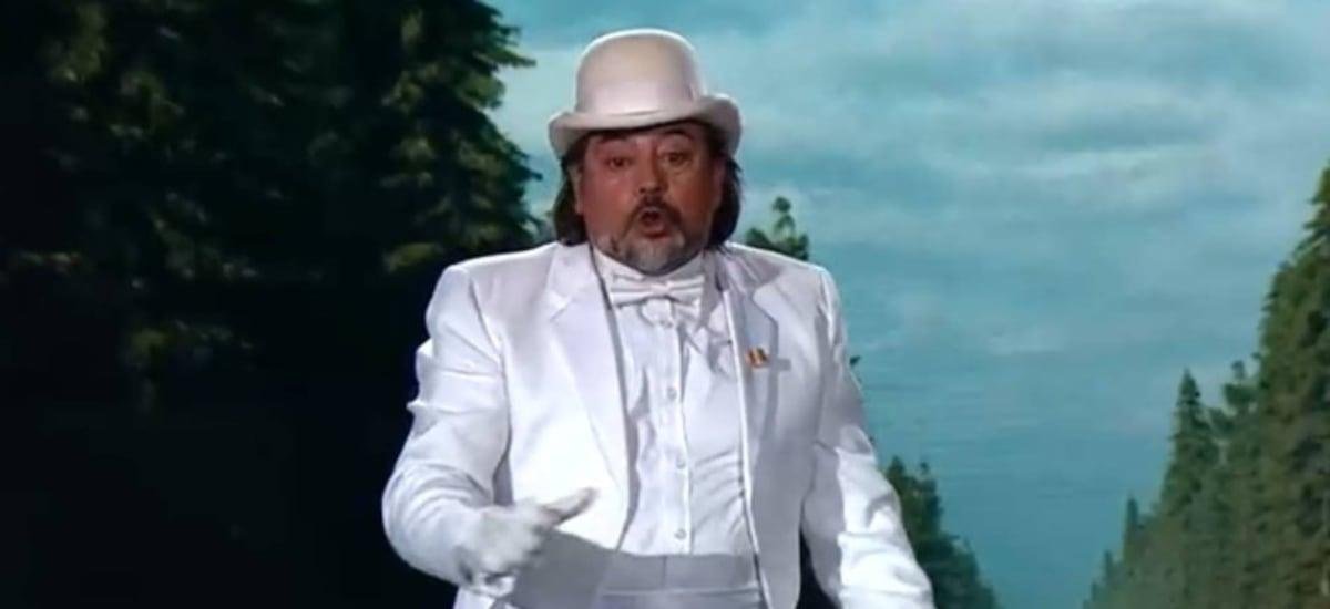 “La talla es hasta el 11 de marzo”: Bombo Fica sorprende con chiste sobre experiencia en China y palo a próximo gobierno