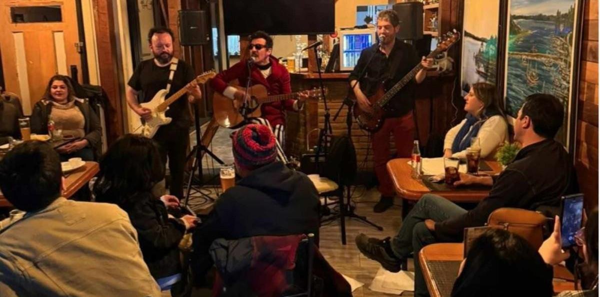 "Esto no es un adiós. Es una transformación": Bar de Lastarria cierra sus puertas