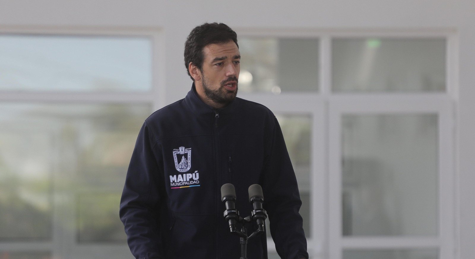 Alcalde Tomás Vodanovic acusa a presunta dirigenta de “resguardar un negocio personal” ante negativa de desalojo en toma