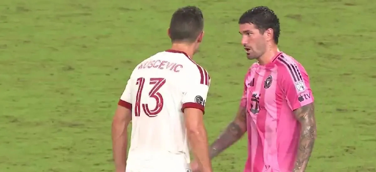 El tenso cruce entre Benjamín Kuscevic y Rodrigo De Paul en la victoria del Toronto sobre el Inter Miami
