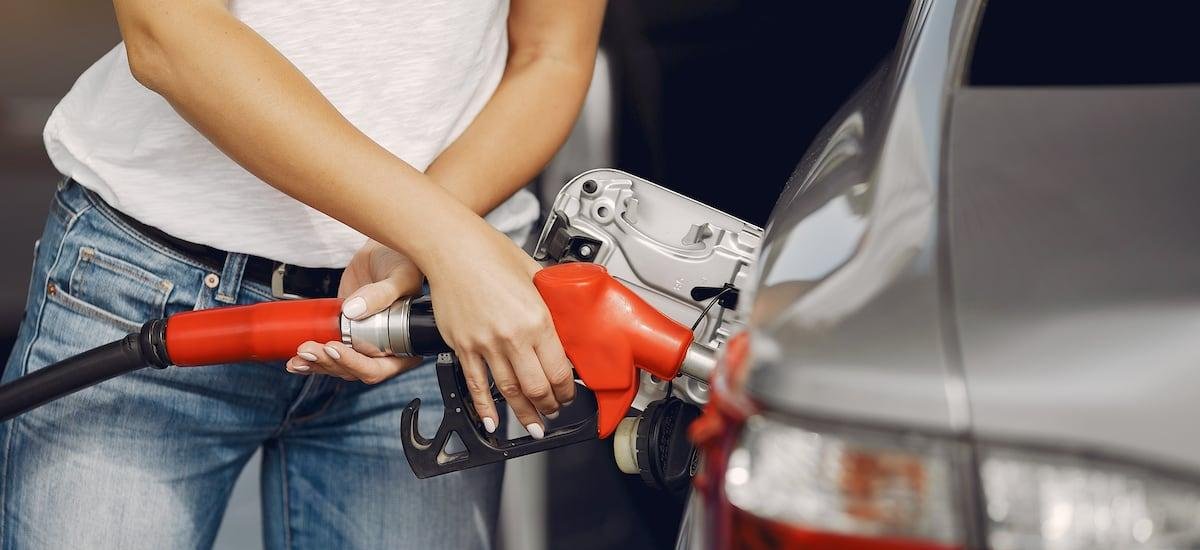 Estos son los descuentos en bencina de hasta $300 por litro vigentes durante febrero - La Tercera