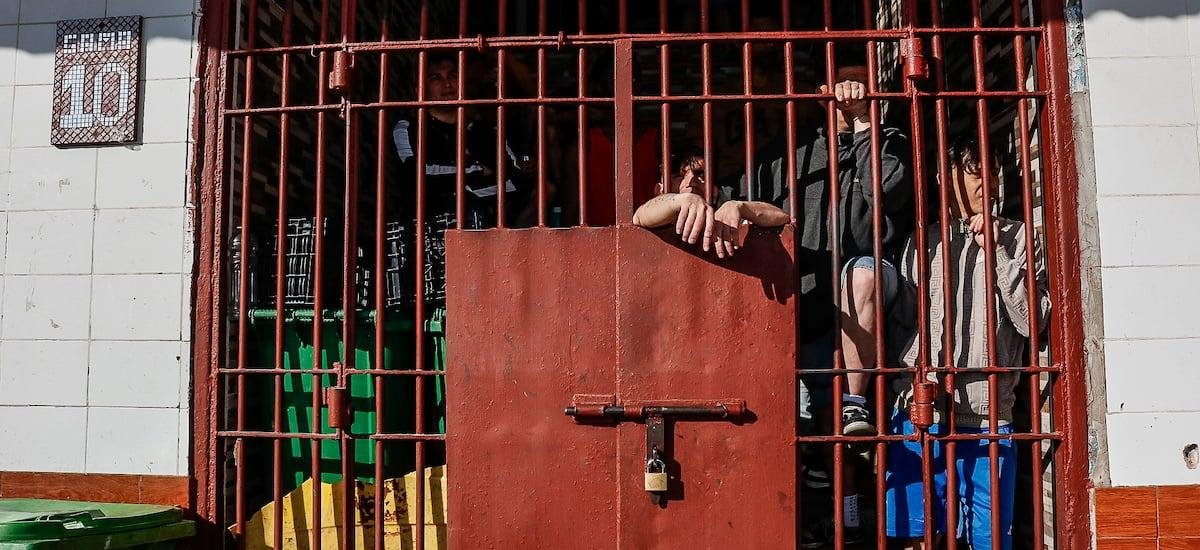 Fiscalía Occidente desarrolla diligencias en ex Penitenciaría por fuga de reos que se hicieron pasar por gendarmes - La Tercera