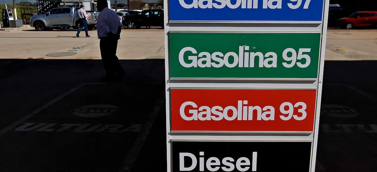 ClapesUC proyecta fuerte alza en el precio de las bencinas la próxima semana, considerando el Mepco - La Tercera