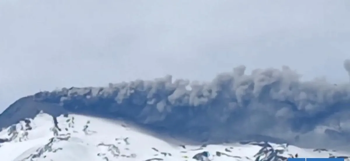 Sernageomin confirma pulso eruptivo en complejo Nevados de Chillán: columna de humo alcanzó 380 metros