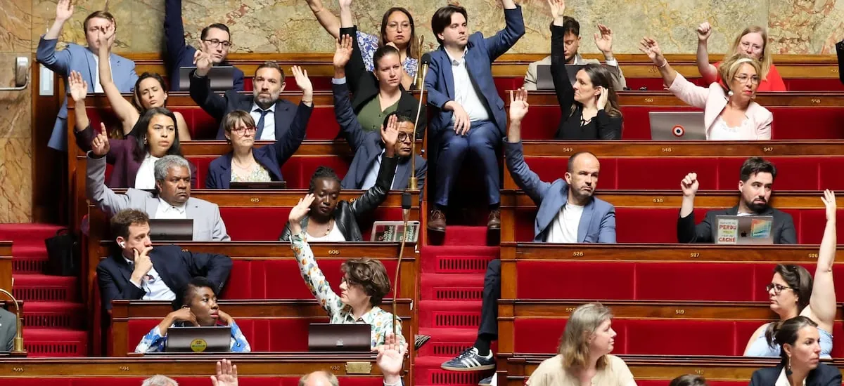 Francia vota por unanimidad abolir el Código Negro, una ley colonial sobre la esclavitud