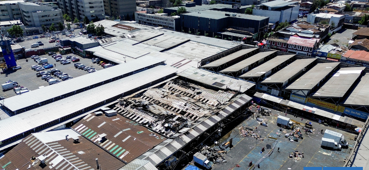 Incendio en la Vega Central: instalarán toldo para que comerciantes afectados sigan con trabajo