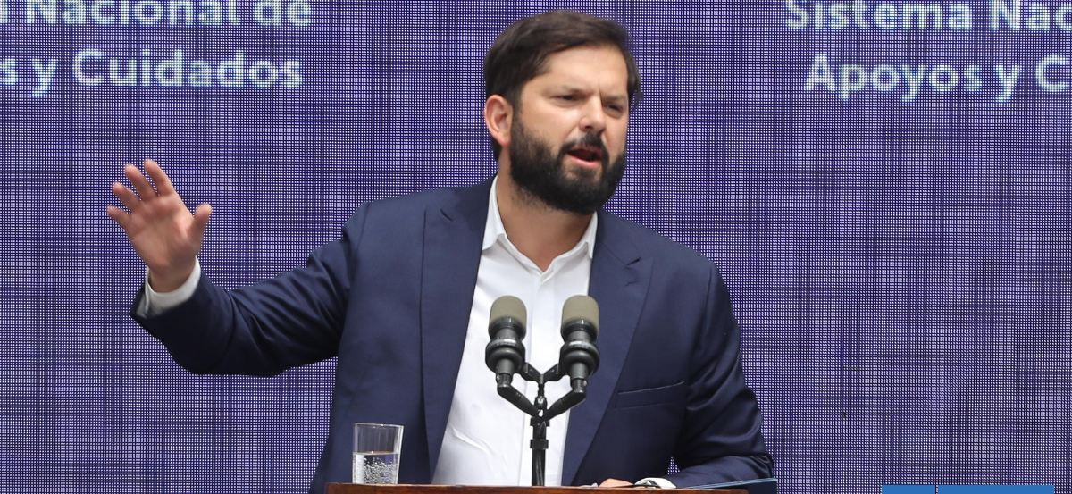 Presidente Boric defiende ayuda humanitaria a Cuba y tilda bloqueo de EEUU como "atentado e inhumano"