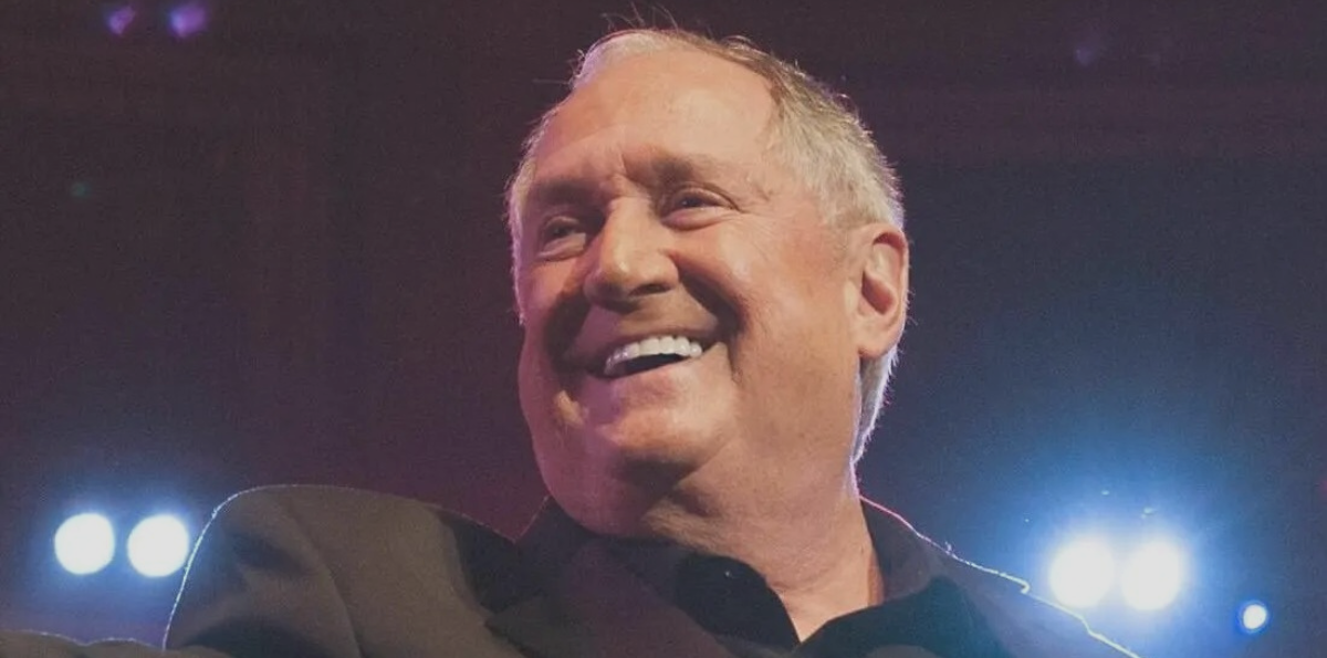 VIDEO – Adiós a un grande: la recordada presentación de Neil Sedaka en el Festival de Viña