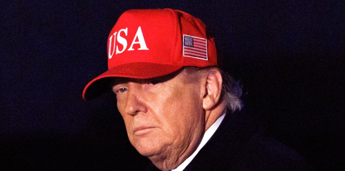 Trump alista "pronta" respuesta tras ataque con drones a embajada en Arabia Saudita