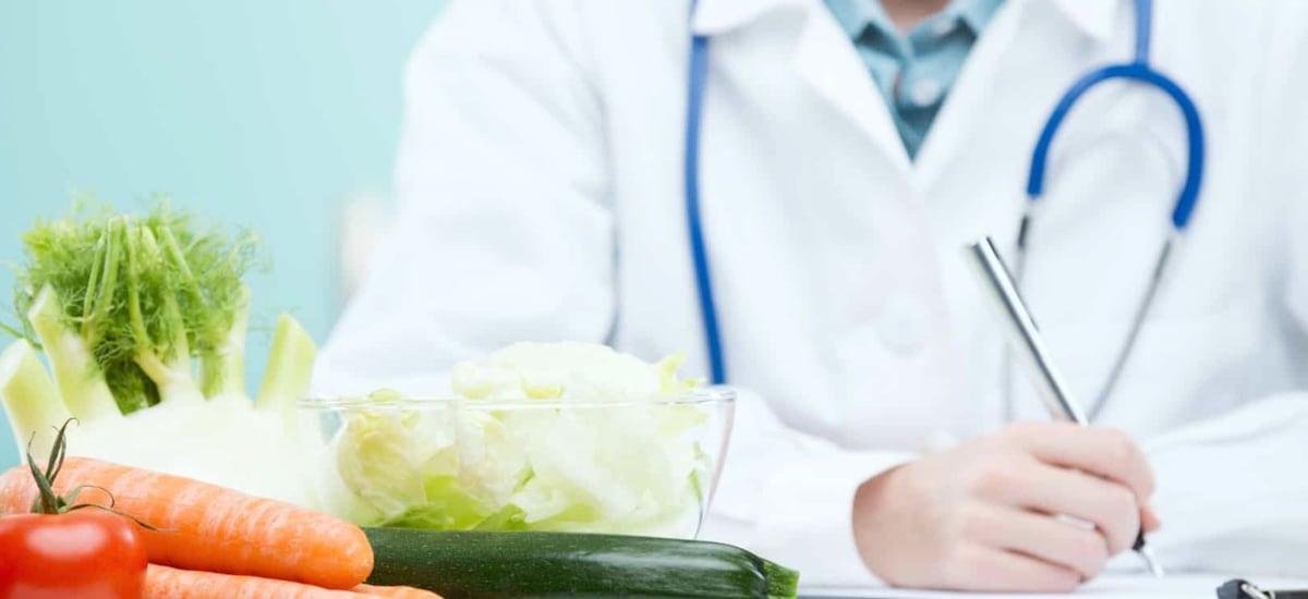 4 cambios en la alimentación que pueden ayudar a reducir el riesgo de cáncer, según un oncólogo
