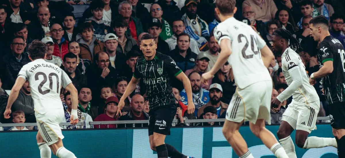 Con Cepeda y Dituro como titulares: el Elche cae goleado en su visita al Real Madrid y se hunde en LaLiga