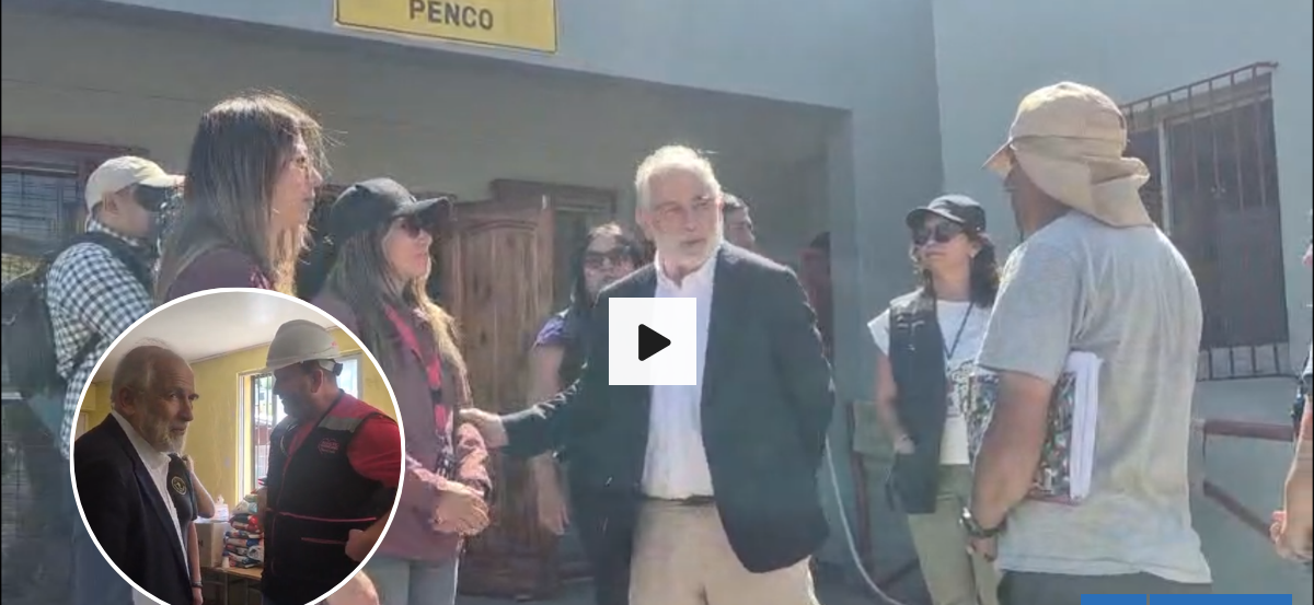 Ministro Montes llega por primera vez al Bío Bío tras incendios: evitó hablar de la reconstrucción