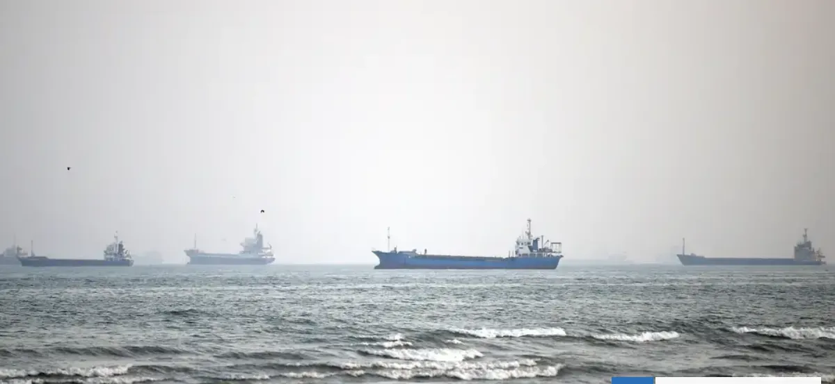 Explota buque cargado con más de 2 millones de barriles de petróleo tras chocar mina naval en Ormuz