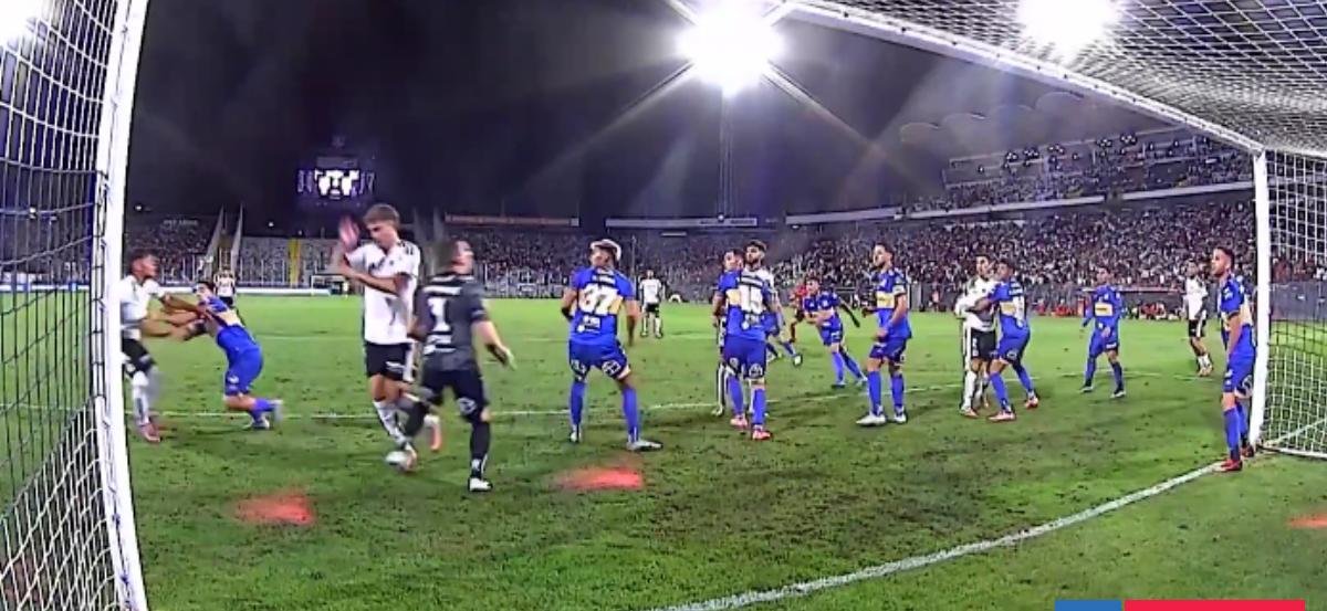 "No existe imprudencia": así actuó el VAR en jugada de gol que abrió triunfo de Colo Colo ante Everton