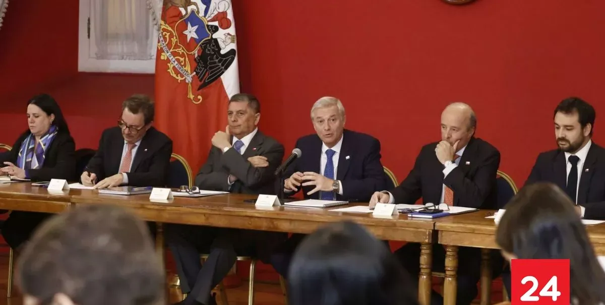 Cadem: ningún área de gestión del Gobierno supera el 50% de aprobación y aprobación del Pdte. Kast bajó 2 puntos