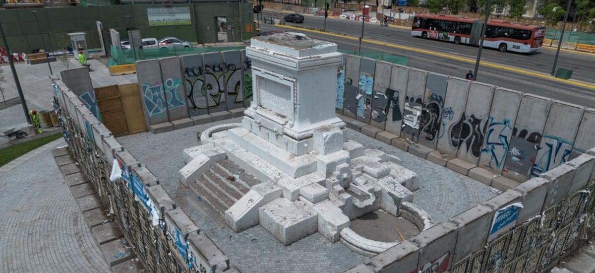 Quiénes son los integrantes del Consejo de Monumentos Nacionales que deben definir destino de la estatua de Baquedano - La Tercera