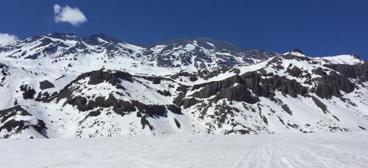 Sernageomin monitorea actividad de volcán San José tras sismo que provocó fracturamiento de roca - La Tercera