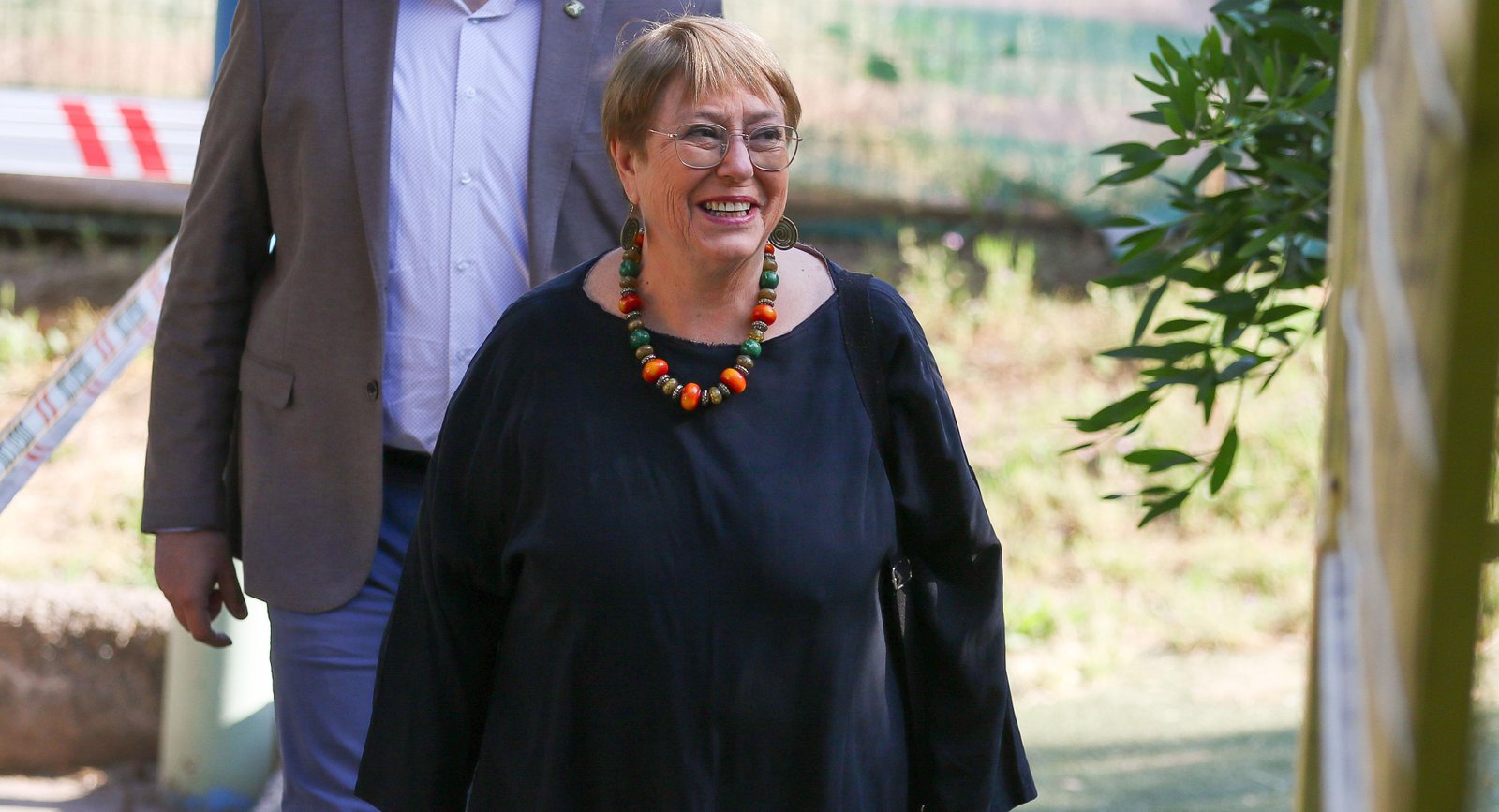 Bachelet llama a votar masivamente y advierte sobre eventuales retrocesos en derechos en medio de la elección presidencial