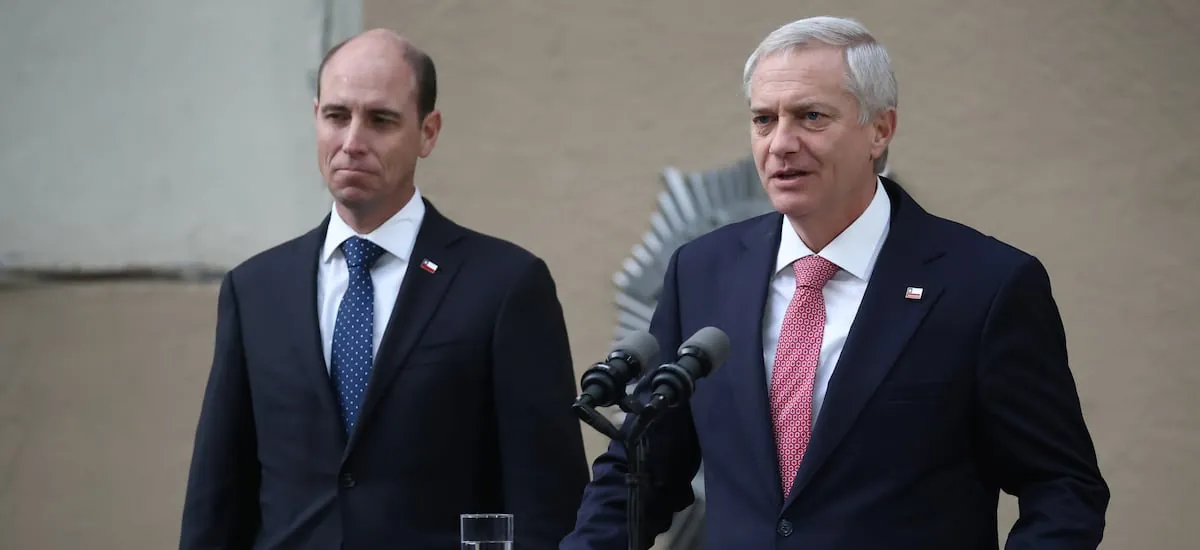 Cadem: aumento de penas por reclutar menores y despliegue policial en 50 barrios lideran apoyo a agenda de seguridad de Kast