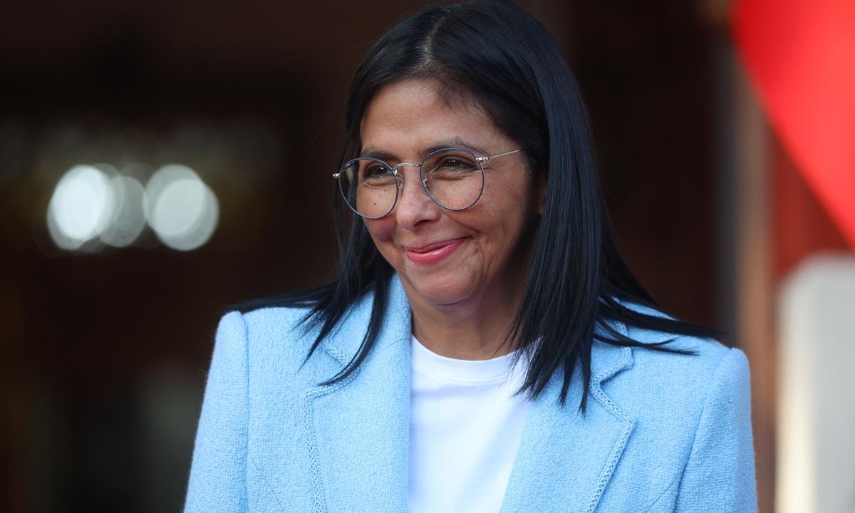 Delcy Rodríguez dice que fue invitada a Estados Unidos y asegura que Maduro sigue siendo el “presidente legítimo” de Venezuela