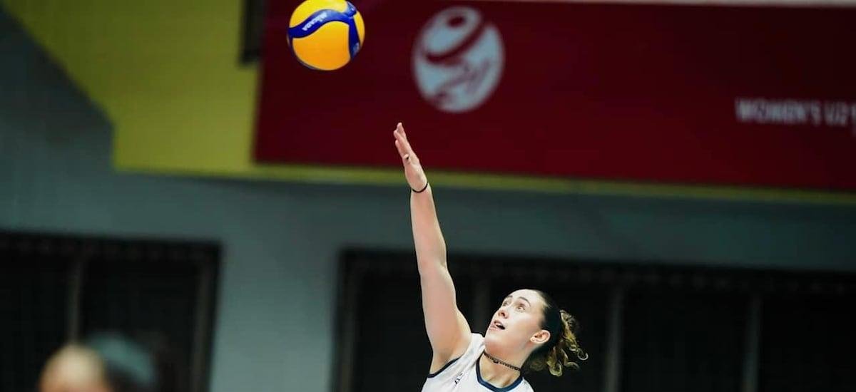 “Si la universidad no me diera flexibilidades, yo no podría estudiar”: la historia de la voleibolista chilena que juega en Portugal y cursa ingeniería comercial