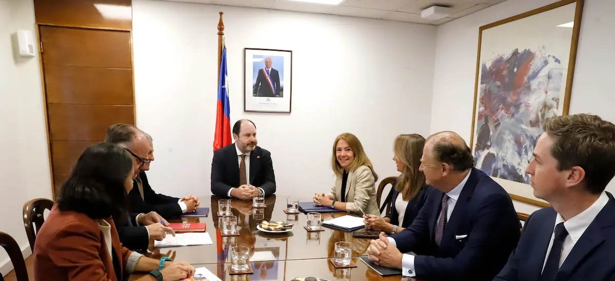 CPC le presentó al ministro Rau preocupaciones sobre “algunas iniciativas legislativas y dictámenes de la DT” - La Tercera