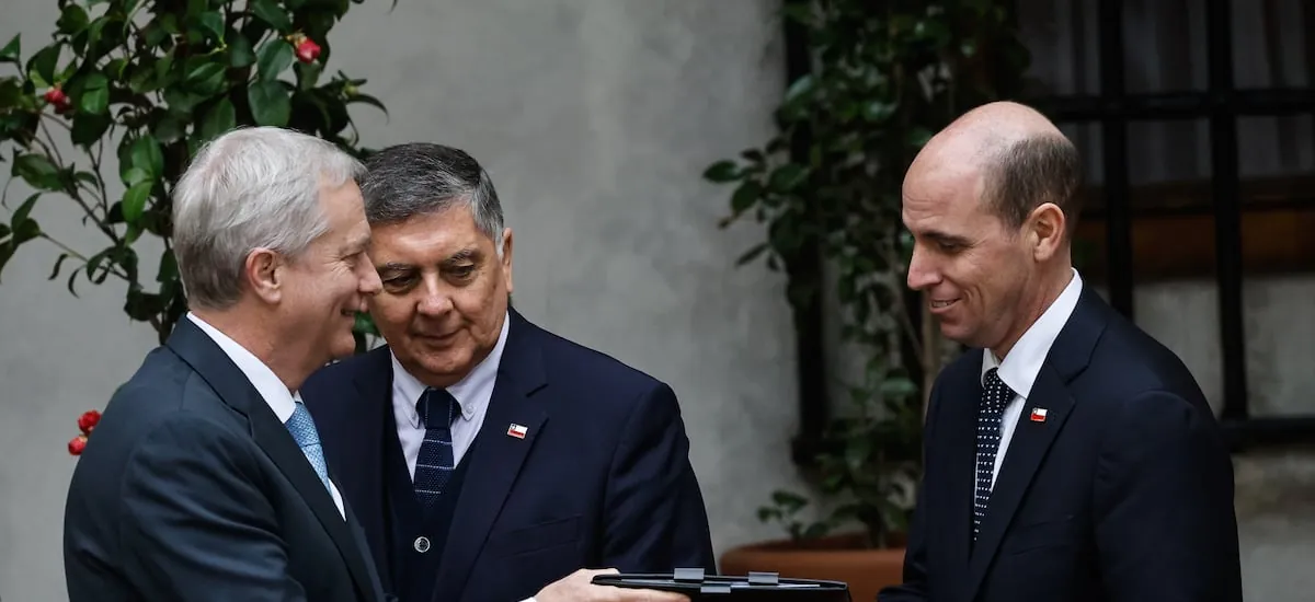 Cadem: 51% cree que el gobierno debe retirar su reforma de seguridad y buscar acuerdos antes de volver a presentarla