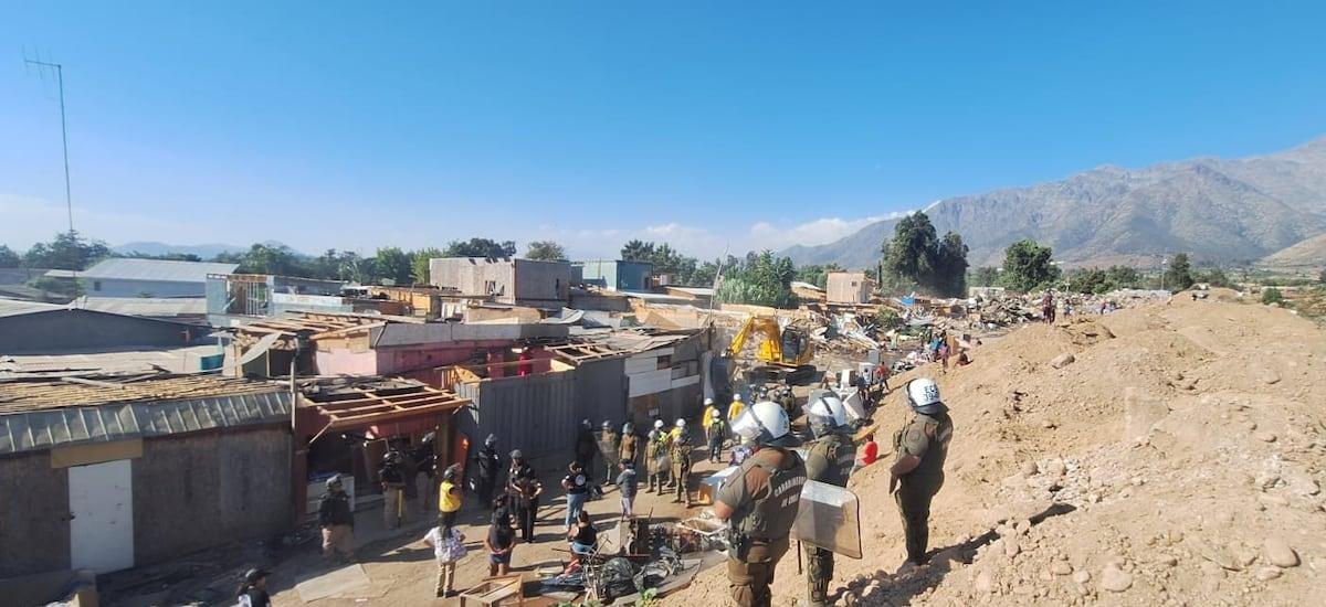 “Hoy día iniciamos la remoción de escombros”: La Florida concreta desarme total de la toma Dignidad y comienza a remover escombros - La Tercera