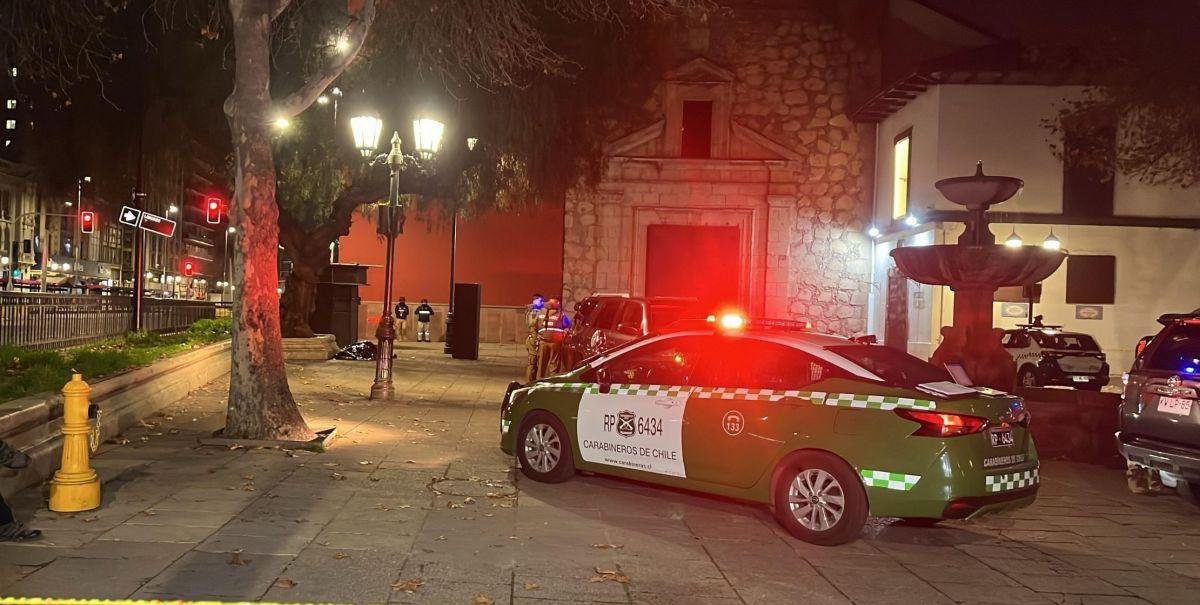 Hombre muere baleado frente a iglesia de San Francisco: responsable huyó en bicicleta