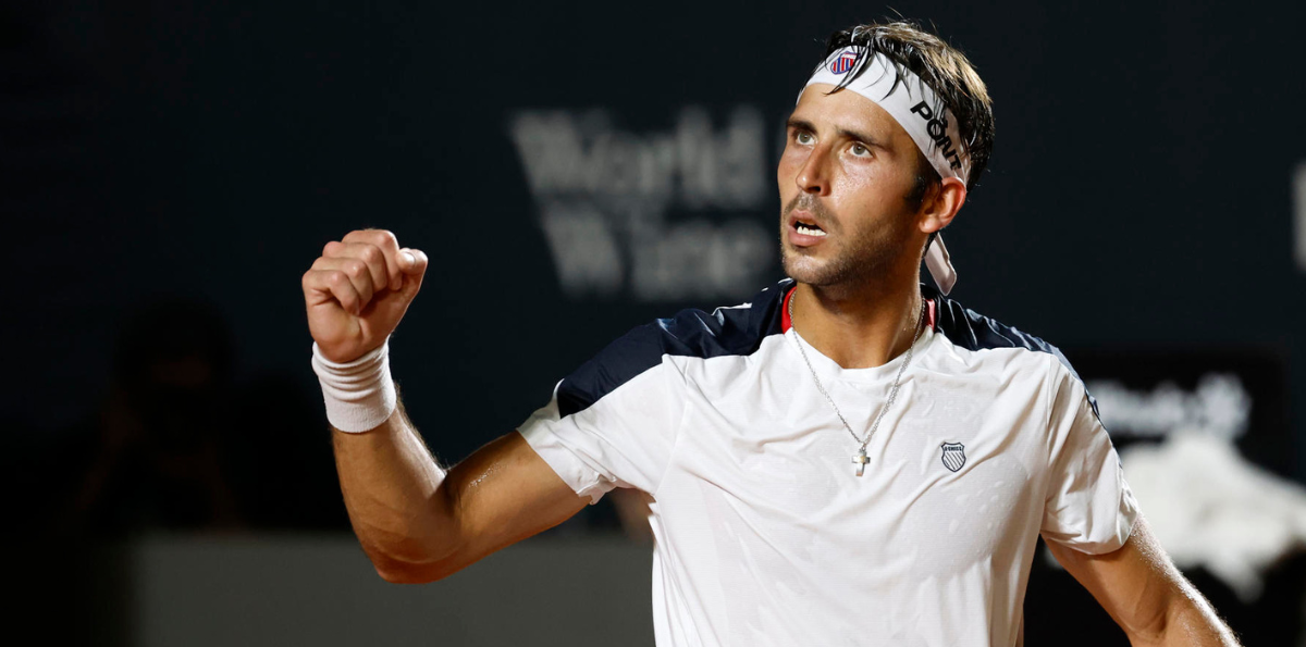 ¿Alivio para un chileno? Tomás Etcheverry se borró del ATP de Santiago