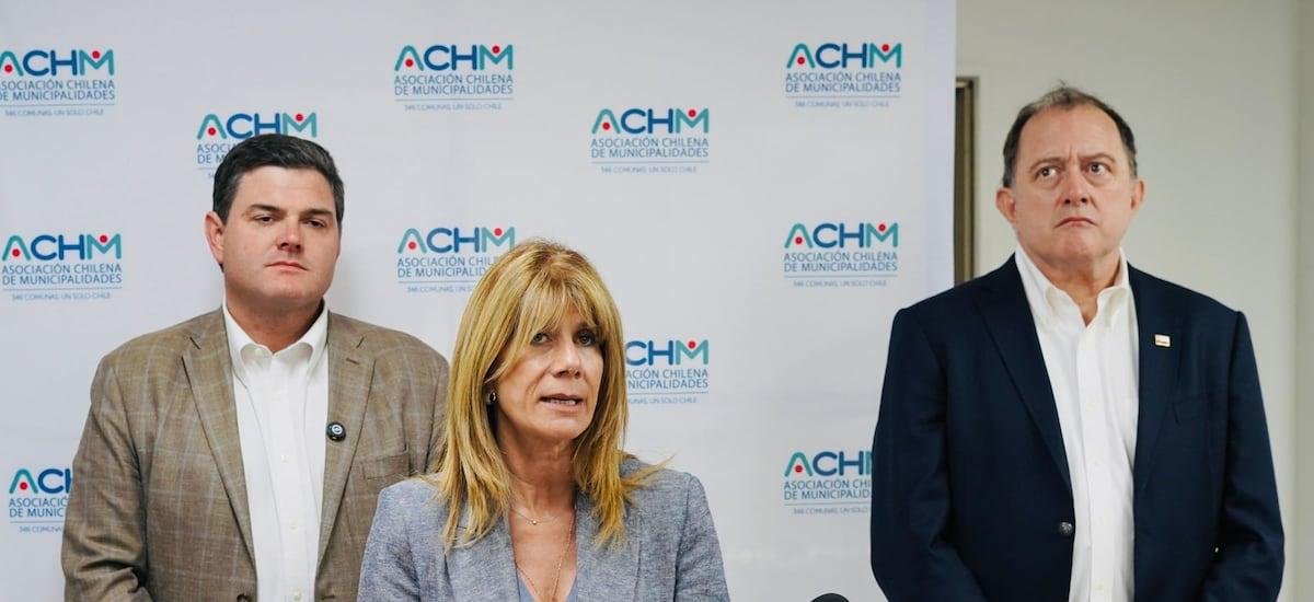 Futuros ministros de Energía y Vivienda acuerdan mesas permanentes de trabajo con la Asociación Chilena de Municipalidades - La Tercera