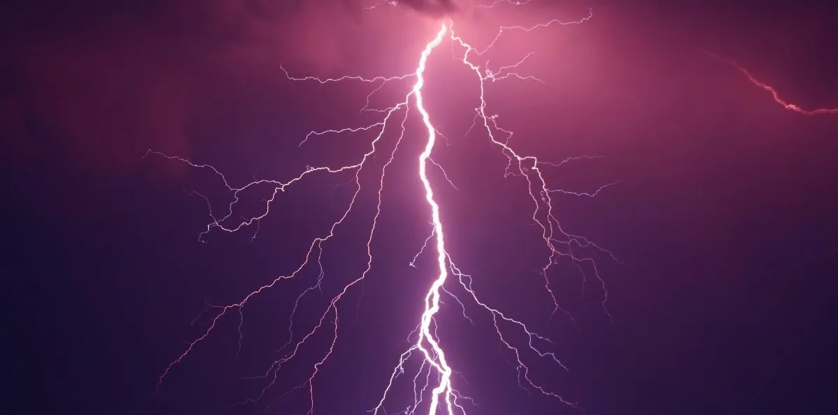 Incluido todo el territorio de la RM: Meteorología actualiza y emite avisos por dos días de tormentas eléctricas en siete regiones
