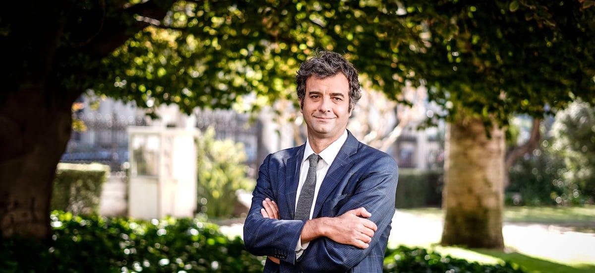 Evópoli se resiste a desaparecer y ficha al exministro Juan José Ossa para impugnar su disolución ante el Tricel
