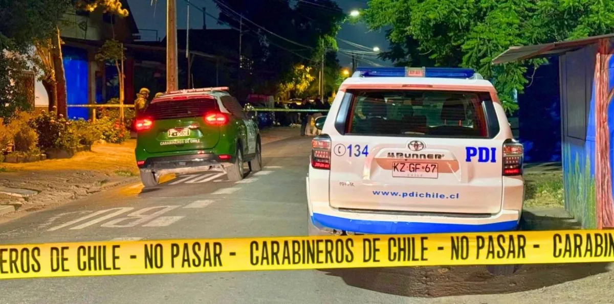 Hombre es encontrado muerto y baleado en plena Costanera Norte