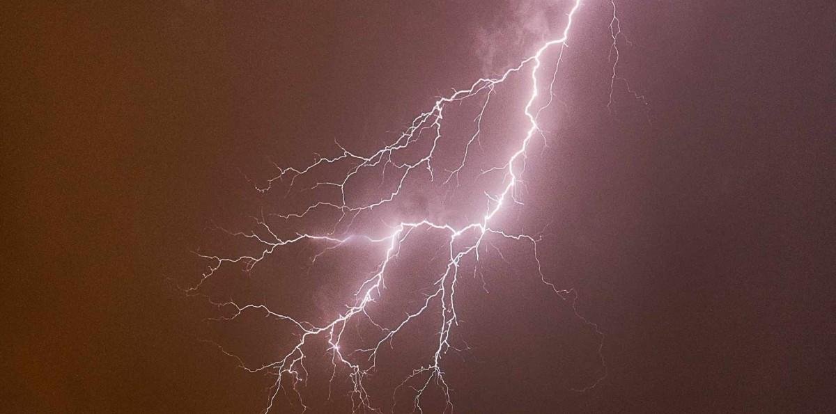 Meteorología actualiza aviso por "probables tormentas eléctricas" para zonas de siete regiones del país