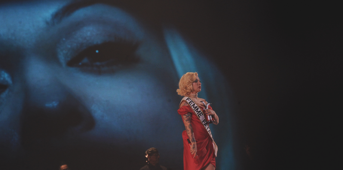 Mon Laferte corona histórica y emotiva presentación en Viña con la Gaviota de Platino