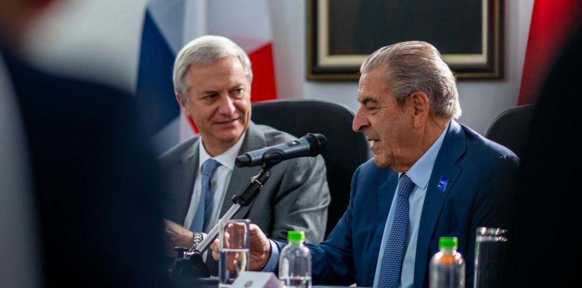 Eduardo Frei sorprende y acompaña a José Antonio Kast en reunión con empresarios en Panamá